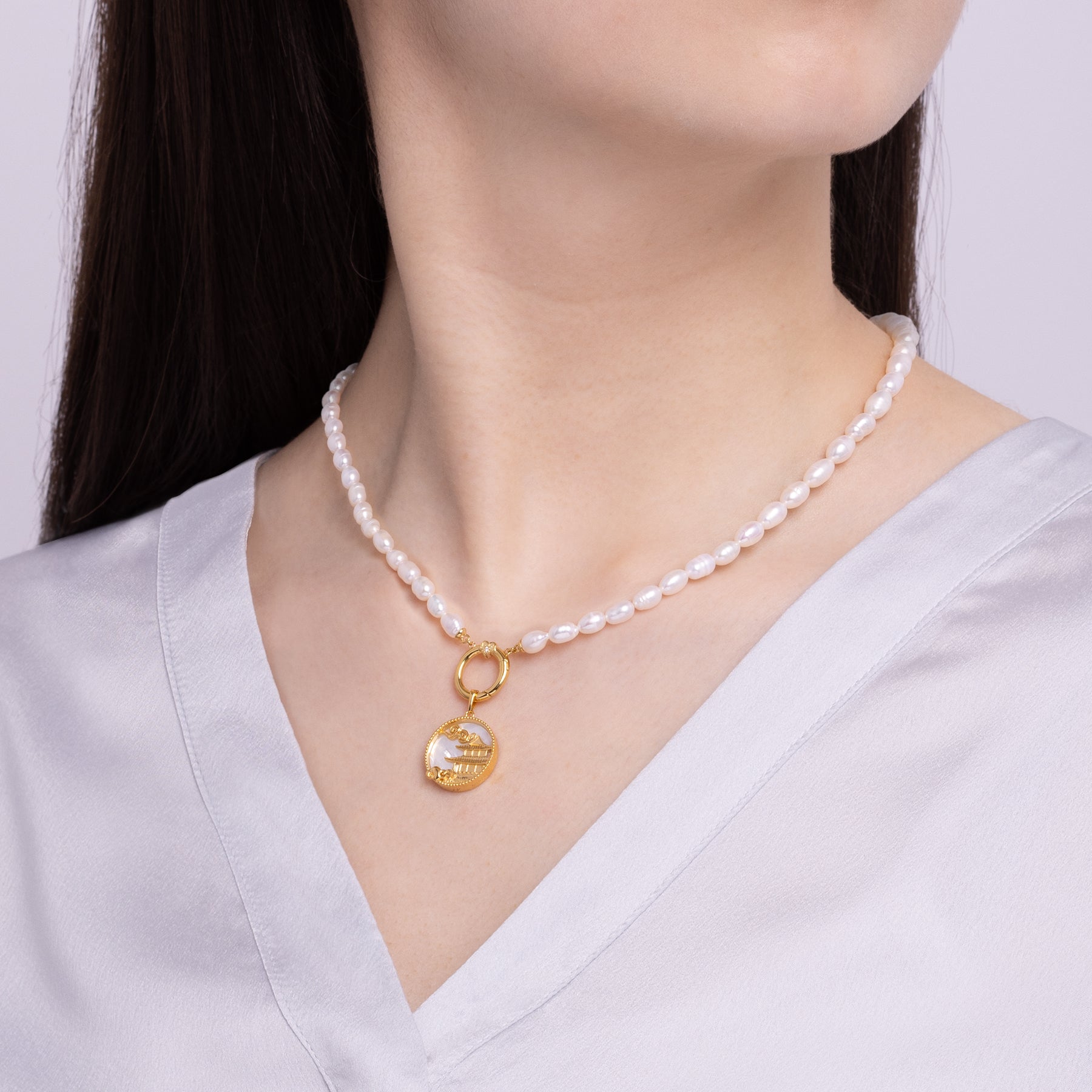Pearl Charm Clasp Necklace Gold Modeling - Shen Yun Collections