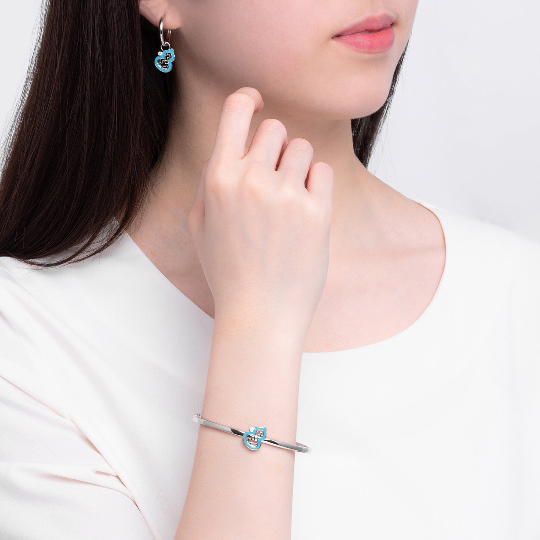 Enchanting Gourd Earrings Modeling - Shen Yun Collections