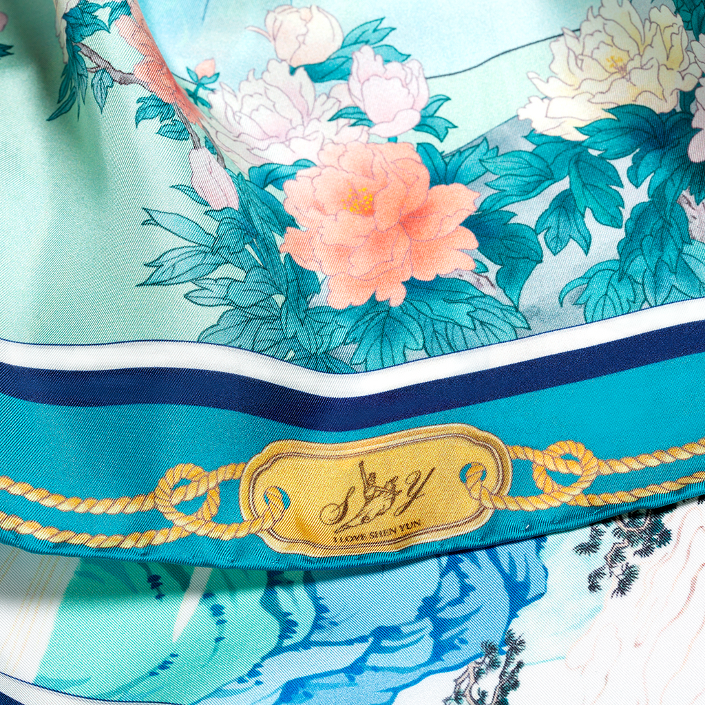 Delicate Beauty of the Han Scarf Signature | Shen Yun Collections