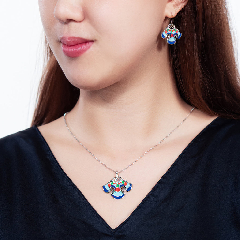 The Elegance of the Yi Necklace and Earrings Set Blue Modeling - Shen Yun Collections