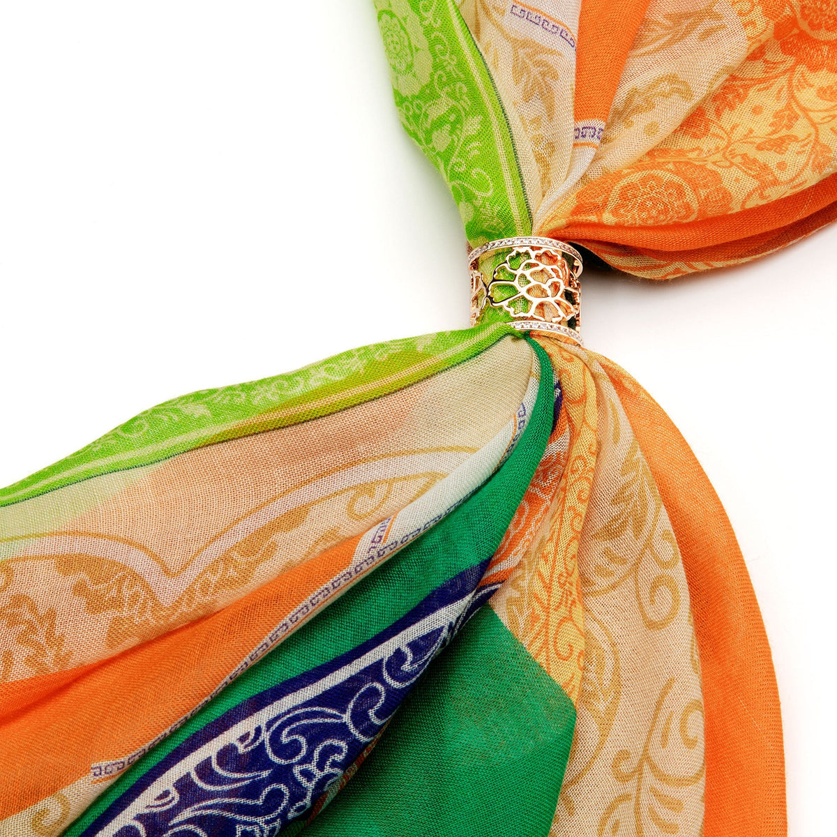 Anneau de Foulard Fleur Tang Or Rose Mise en Situation | Collections Shen Yun