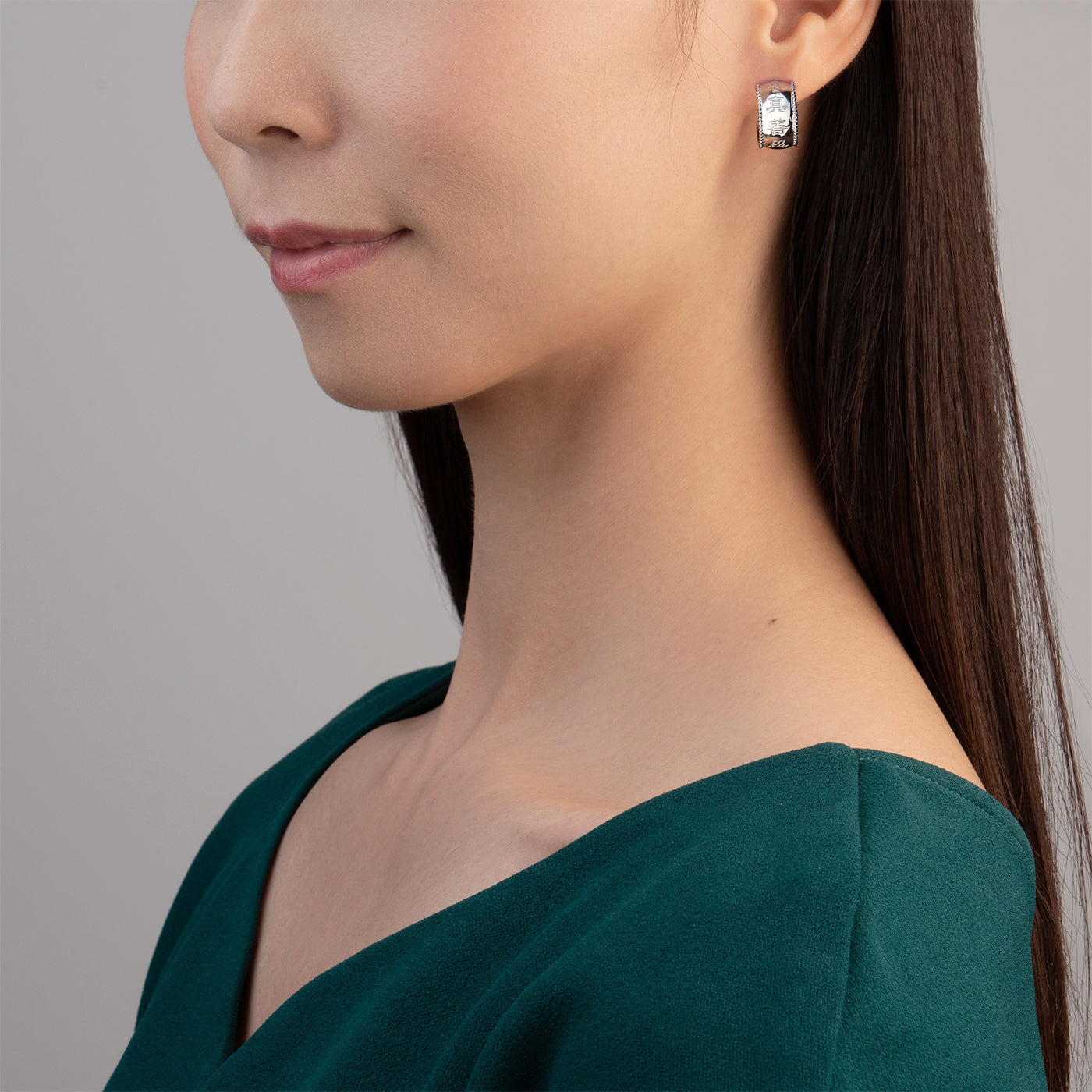 Zhen Shan Ren Wondrous Words Earrings Small hoops in Silver Model Image | Shen Yun Collections 